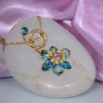 Swarovski smykke Idyllia pendant Mixed cuts, Flower, Blue, Gold-tone plated - 5709029