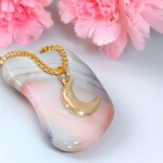 Gullsmykke Måne  i 14kt gull med diamant 0,01ct W-SI - bur310418