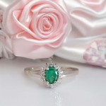 Diamantring i gull 14kt med smaragd og 0,10 ct TW-Si - COC5070784