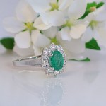 Diamantring i gull 14kt med smaragd og 0,10 ct TW-Si - COC5070784