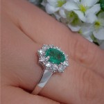 Diamantring i gull 14kt med smaragd og 0,10 ct TW-Si - COC5070784