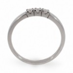 Alliansering i hvitt gull med tre diamanter - 8503050