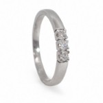 Alliansering i hvitt gull med tre diamanter - 8503050
