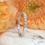 Elegant ring med klare steiner - 8505030