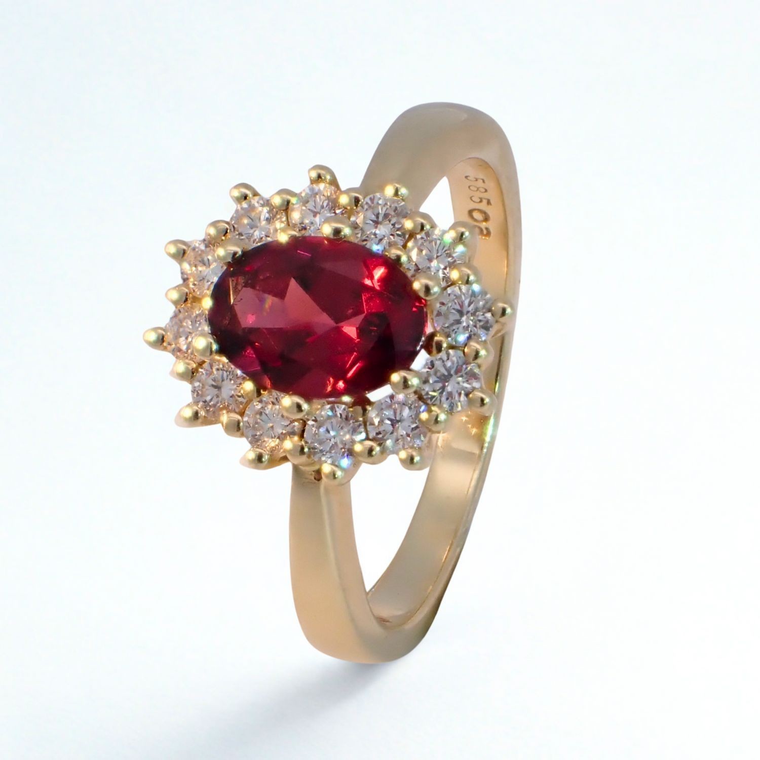 Diamantring i gult gull med rhodolitt og diamanter 0,36ct W-Si - Bur573001