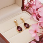 Gulløredobber i gult gull 14 kt med granat og syntetisk cubic zirkonia - 47316