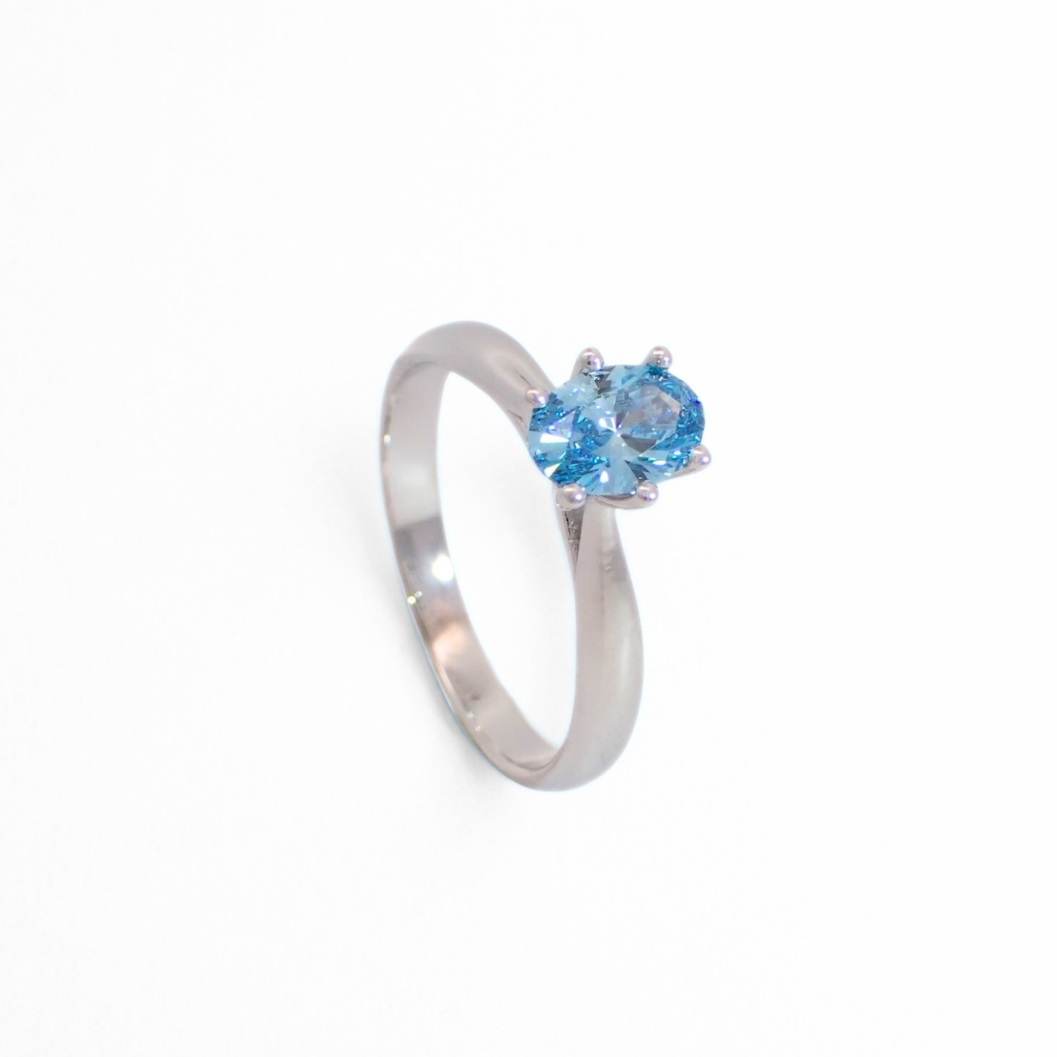 Forlovelesring med Oval blå Lab Grown diamant 0,72ct VS2. Leticia - 25100530LG