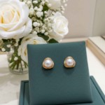 Øredobber i gult gull 14kt med ferskvannperler - Bur711184