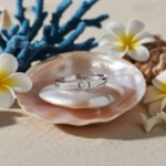 Alliansering i hvitt gull med 0,05 ct diamant- 8501005