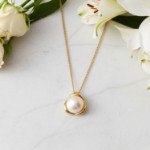 Smykke i 14kt gull med perle - bur210928