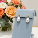 Øredobber i gult gull 14kt med ferskvannperler - Bur711148