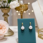 Diamantøredobber i gull med 0,02ct H/SI og perle - BUR721196