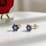 Diamantøredobber i gull 14kt med 0,02ct W-P og safir - Bur345159gs