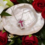 Kors i 18kt gull med 0,07ct W-Si og rubin med gull kjede - 295018