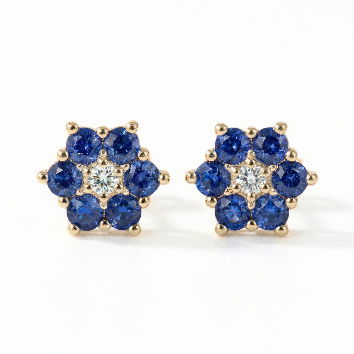 Diamantøredobber i gull 14kt med 0,02ct W-P og safir - Bur345159gs