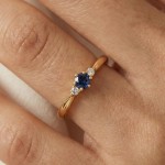 Gullring med safir og diamanter 0.05 ct TW-Si - coc5000547