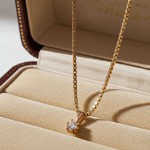 Diamantsmykke Sitara i gult gull med 0,05 ct W-Si-3221050