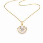 Sølvmykke med hvit coloritt og perle, forgylt - 3042342