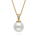 Diamantsmykke i gult gull med 0,025ct W-Si og perle - coc4000083gg