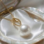 Gullsmykke med ferksvannsperle 9,5-10mm - Bur2090perle