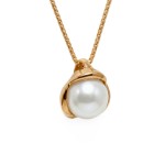 Smykke i 14kt gull med perle - bur210928