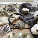 Smykke i tinn Slow. HILLESTAD - AB316T