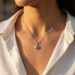 Diamantsmykke i gull med 0,06 ct W-Si & safir - BUR270158s