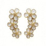 Ørepynt i forgylt sølv hvit margeritt. LIV - 700303