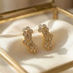 Ørepynt i forgylt sølv hvit margeritt. LIV - 700303