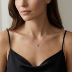 Hv.gull anheng med 0.06ct W-SI. Er uten kjede, se utvalget av kjeder nedenfor.