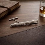 Slipsnål i sølv med metall bakstykke. Rhodinert - 63880