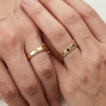 Gifteringer i serien Deg&Meg i 585 gult gull, 4 mm. ESPELAND - SE126GU40
