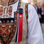 17. mai-sløyfe Ingrid med sølvdetaljer - 690sl