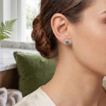 Diamantøredobber i gull med 0,12 ct W-SI og smaragd - bur760054smaragd