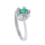 Diamantring i gull med 0,06 ct TW-SI og smaragd - bur570286sm