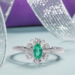 Diamantring i gull med 0,06 ct TW-SI og smaragd - bur570286sm