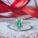 Diamantring i gull med 0,06 ct TW-SI og smaragd - bur570286sm