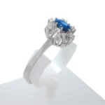 Diamantring i hvitt gull med 0,06 ct W-Si og safir - BUR5702860
