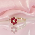 Diamantring i gull med rubin og diamant 0,03 ct W-Si - bur615219g