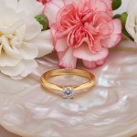 Forlovelsesring i gult gull med lab grown diamant 0,50 ct River (D) - VVS2. Alida - 18002050LGgg