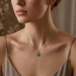 Diamantsmykke med 0,03 ct W-Si & smaragd - Bur320573hvsm