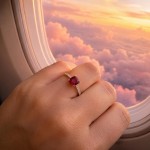 Diamantring i gult gull 14 kt med 0,07 ct W-Si & rosa rhodolitt - bur573235