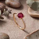 Diamantring i gult gull 14 kt med 0,07 ct W-Si & rosa rhodolitt - bur573235