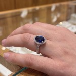 Halo diamantring i hvitt gull 14 kt med 0,14 ct W-Si & safir - bur573194